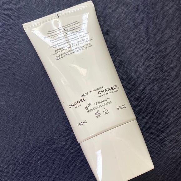 Chanel Le Blanc Brightening Tri-Phase Makeup Remover 150ml - Picture 2 of 3